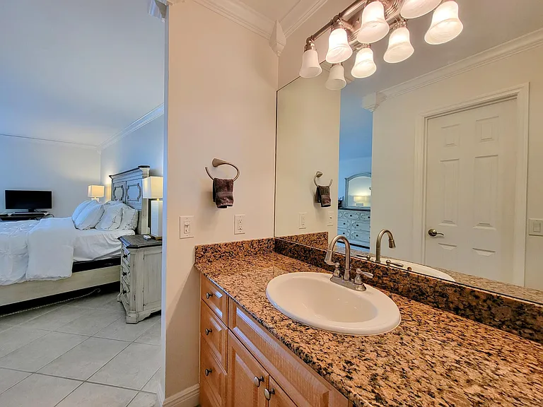 111 Lake Emerald Dr #406 — Photo 18
