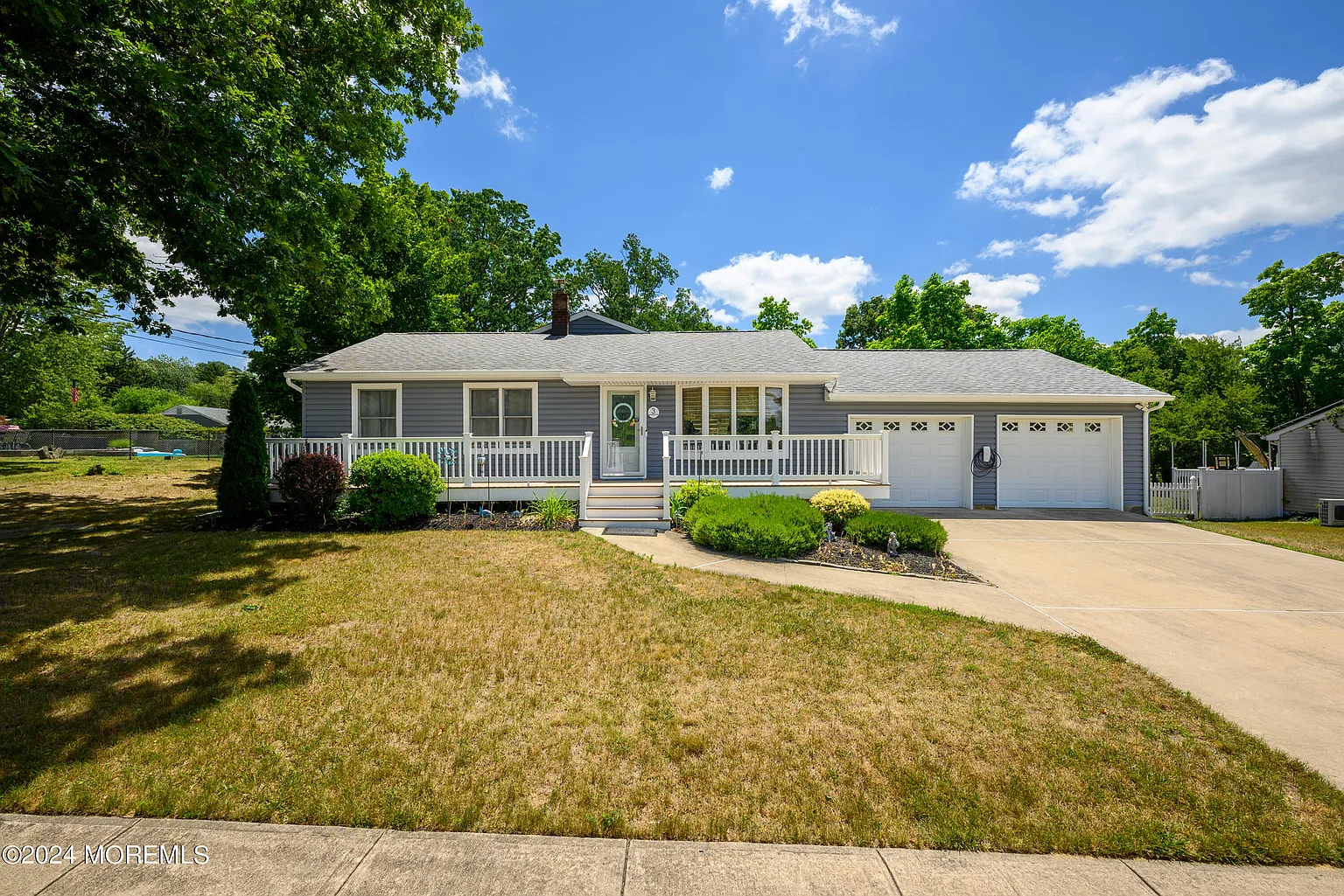 3 Robert Avenue photo 1