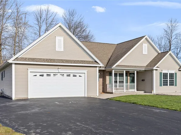 10 Country Village Ln, Hilton, NY 14468