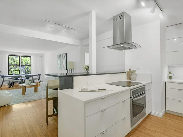 330 East 70th Street image 1 of 12