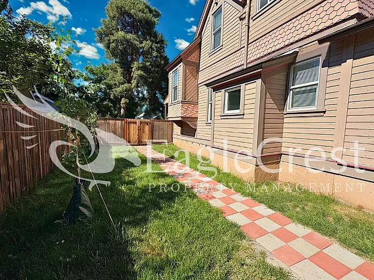 532 Washington St — Photo 15