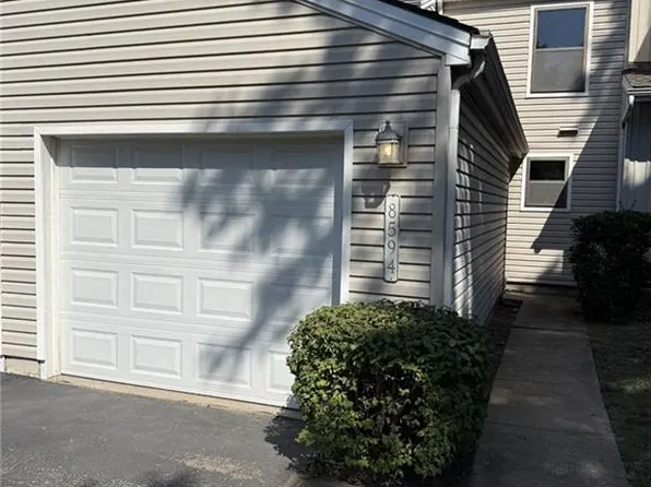 8594 W 108th Pl, Overland Park, KS 66210