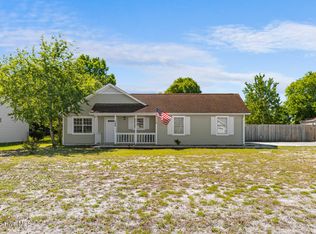 300 Foxtrace Lane, Hubert, NC 28539