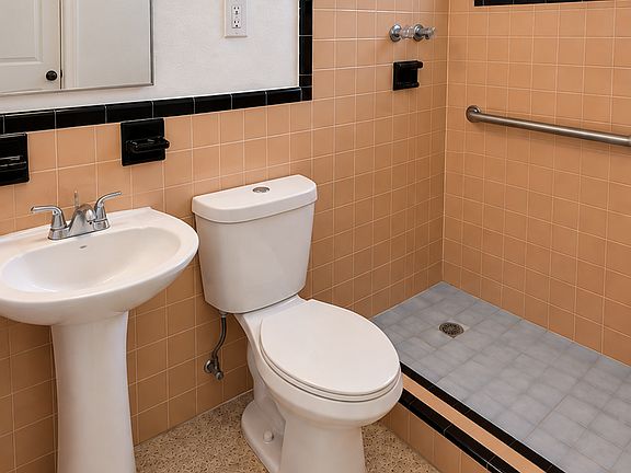 5th image of 120 W 28th St #15