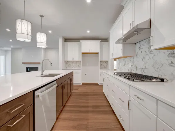 290 Streamside Ter, Fuquay Varina, NC 27526