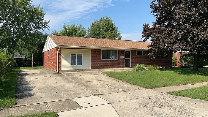 3 bed, 1.0 bath, 1350 sqft, $1,750 — Photo 1