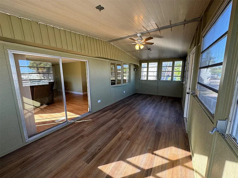 3028 Lakeshore Dr — Photo 37
