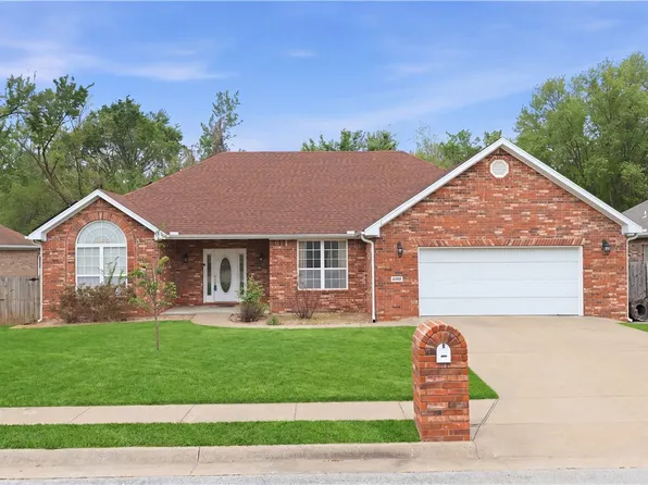 1300 N Wren Dr, Rogers, AR 72756