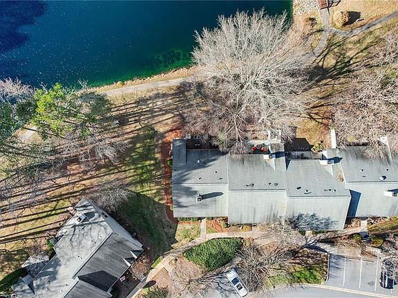 4th image of 4421 Lake Walk Dr