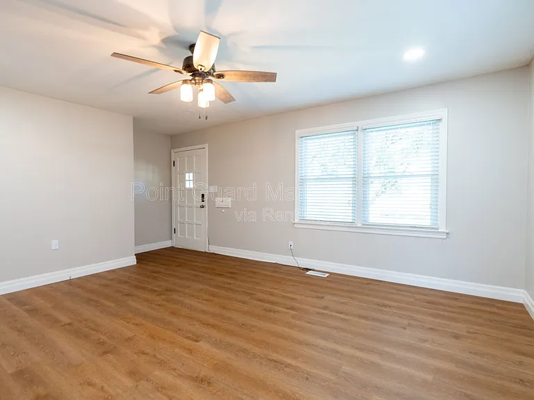 547 N Custer St — Photo 5