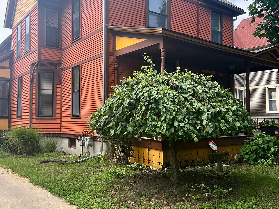 251 Charles Ave SE #A
