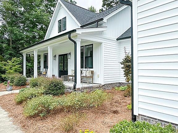 3rd image of 333 Masters Ln