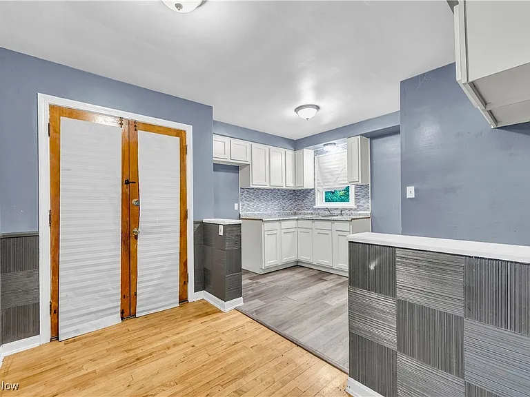 968 S Green Rd — Photo 3