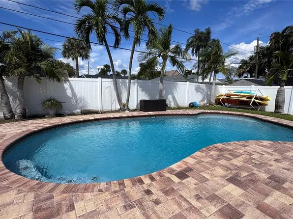 2067 Montana Ave NE, Saint Petersburg, FL 33703