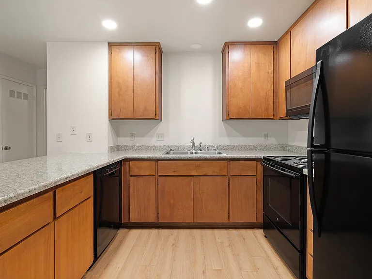1661 Forest Avenue Apartments — Photo 67