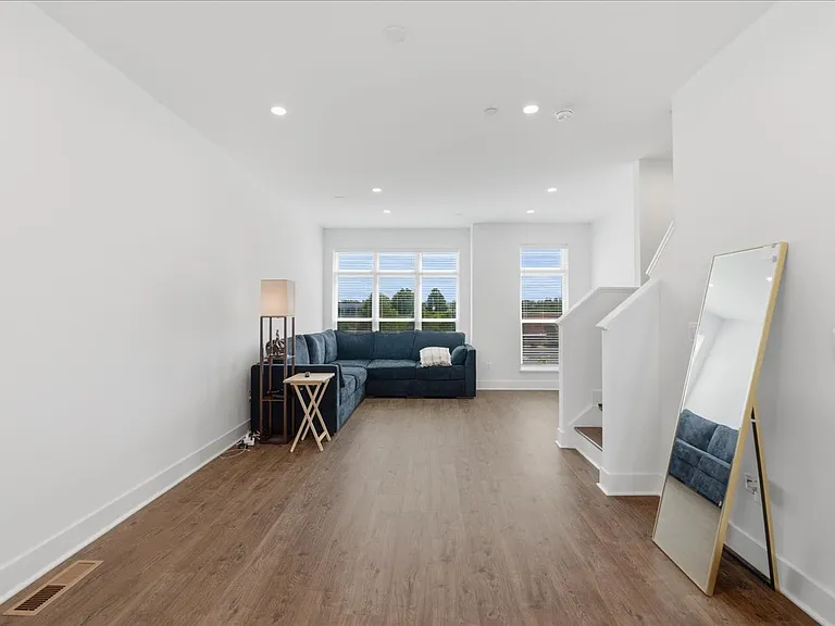 2018 Tysons Ridgeline Rd — Photo 32