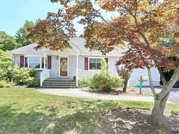 715 Mabie St, New Milford, NJ 07646