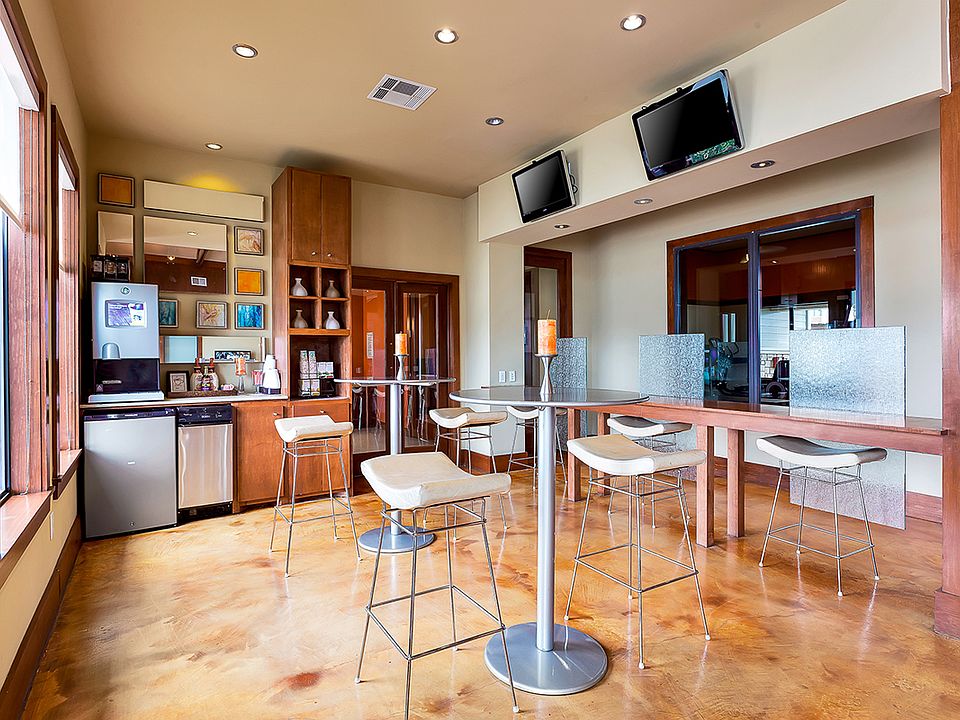 Starbucks Coffee Bar and Media Lounge