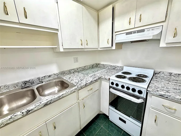 905 SE 13th St #2 — Photo 7