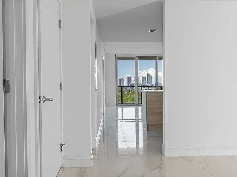 16385 Biscayne Blvd #717 — Photo 10