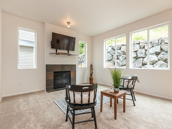 5th image of 1062 Ebbets Dr SW