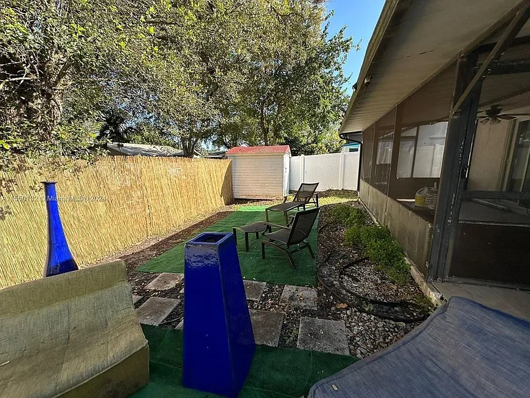 4920 SW 27th Ave #0 — Photo 6