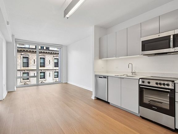 3rd image of 400 W 113th St APT 828