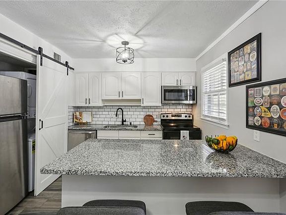 4th image of 6700 Roswell Rd Unit 32C