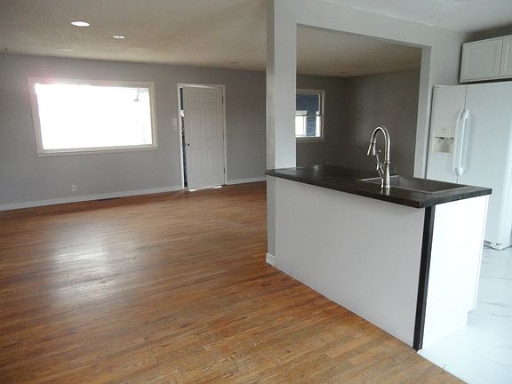 4th image of 803 E Lyons St