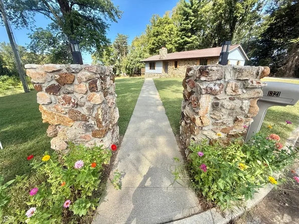 1321 Lakeview Dr, Brownstown, IN 47220