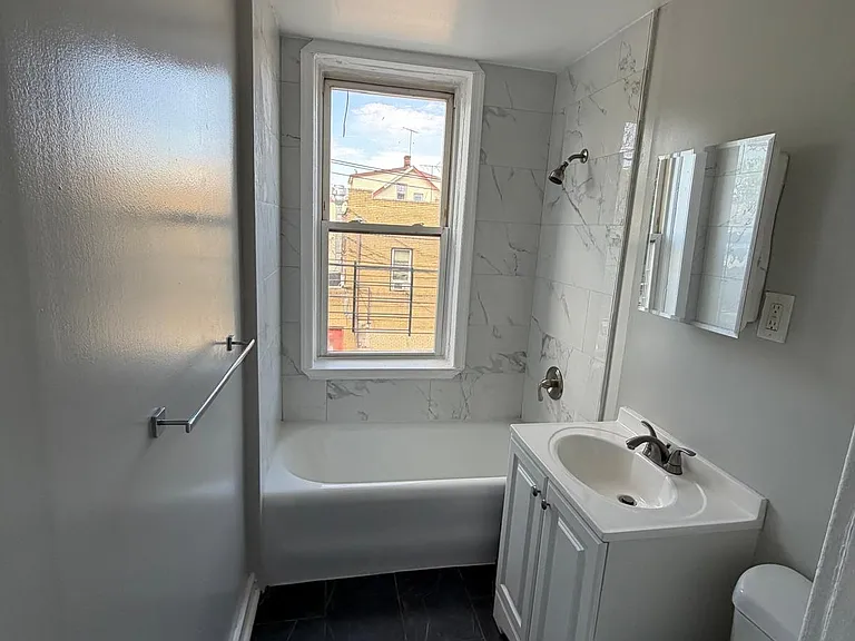 9-11 Fuller Pl #7 — Photo 4