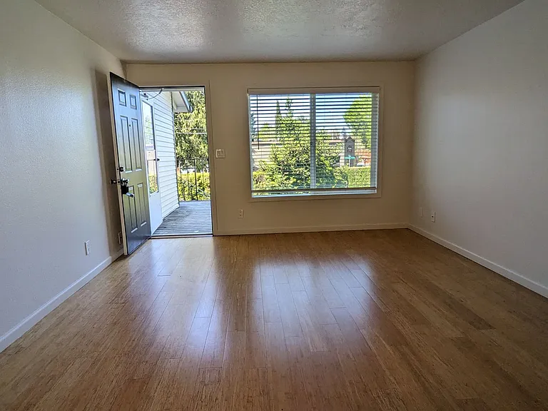 4102-4128 SE Cesar E Chavez Blvd — Photo 60