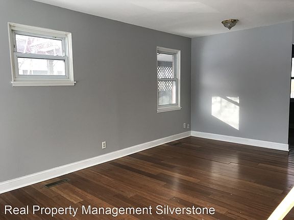 2nd image of 1611 E 4th St