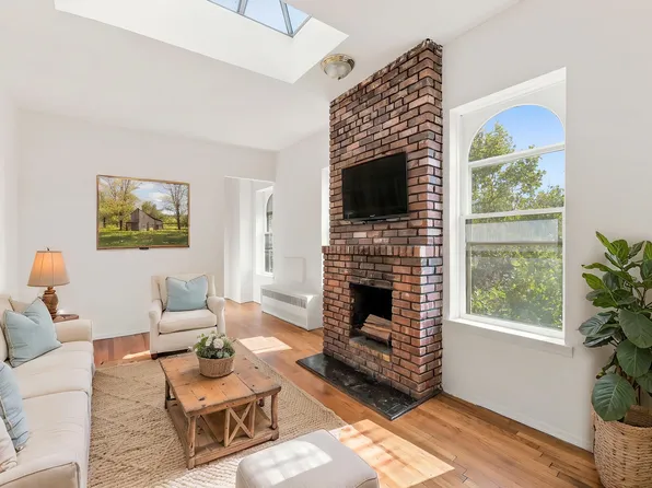 215 8th Avenue image 1 of 7