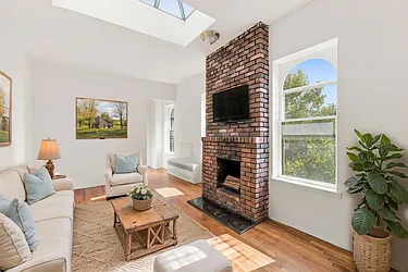 215 8th Avenue, #11