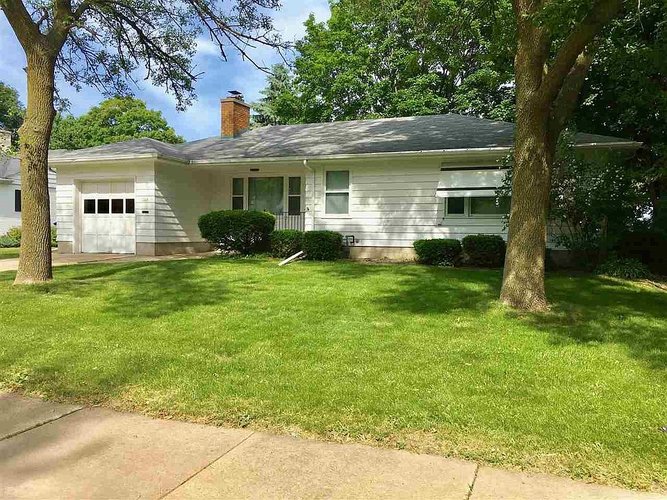 Welcome to 1114 Bowen Street