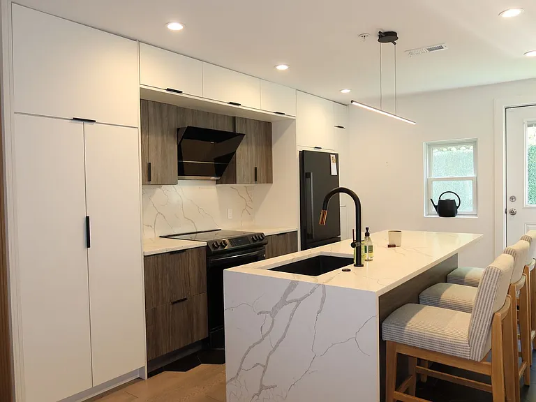 166 W Laurel St — Photo 25
