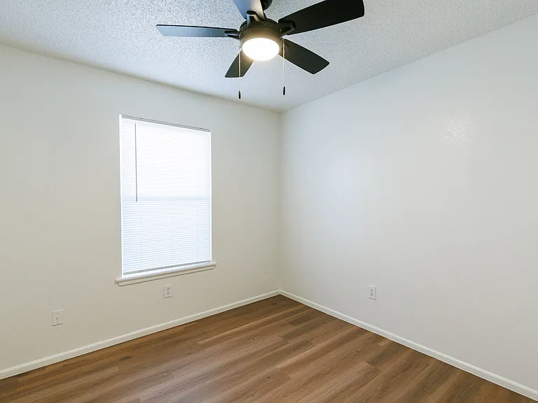 8214 Vernon Ave #B — Photo 16