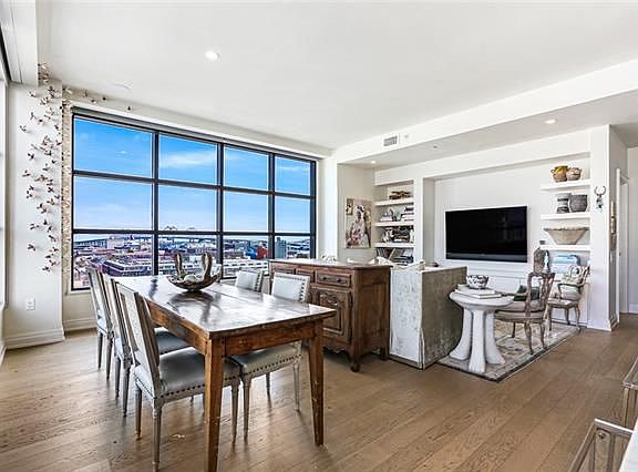 4th image of 1001 Julia St #11E
