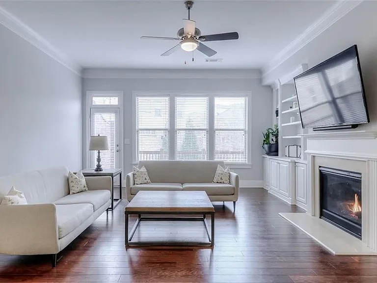 453 Alderwood St — Photo 2