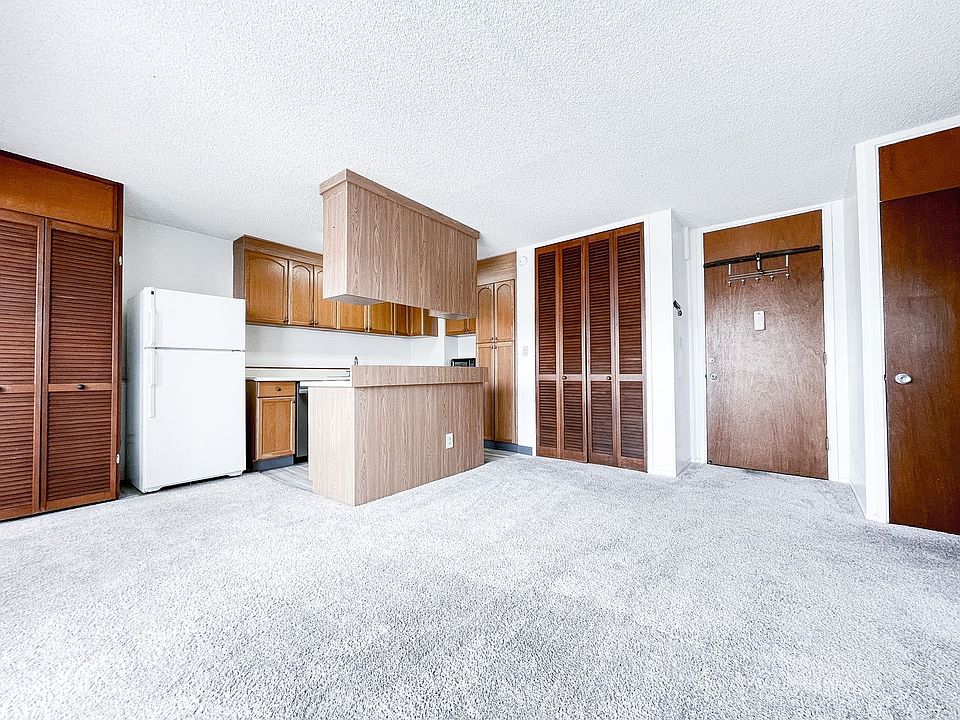 1st image of 818 S King St APT 1403