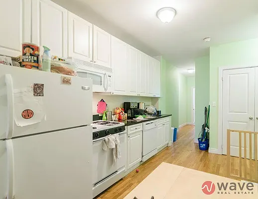 Rented by Wave Real Estate Group | media 19