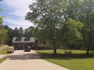 975 S Willow Rd, Marquette, MI 49855