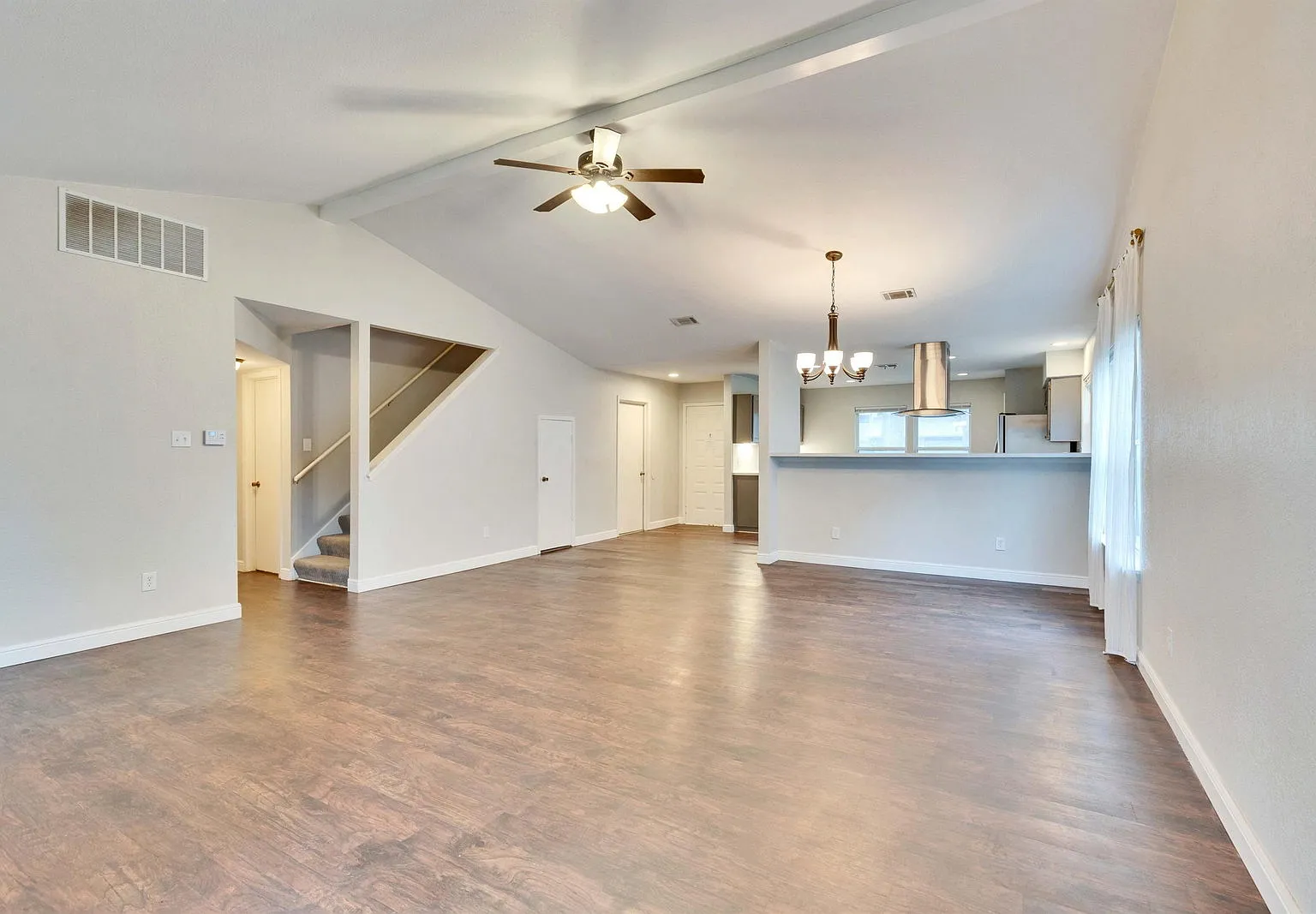 3 bed, 2.0 bath, 1631 sqft, $1,995 — Photo 3