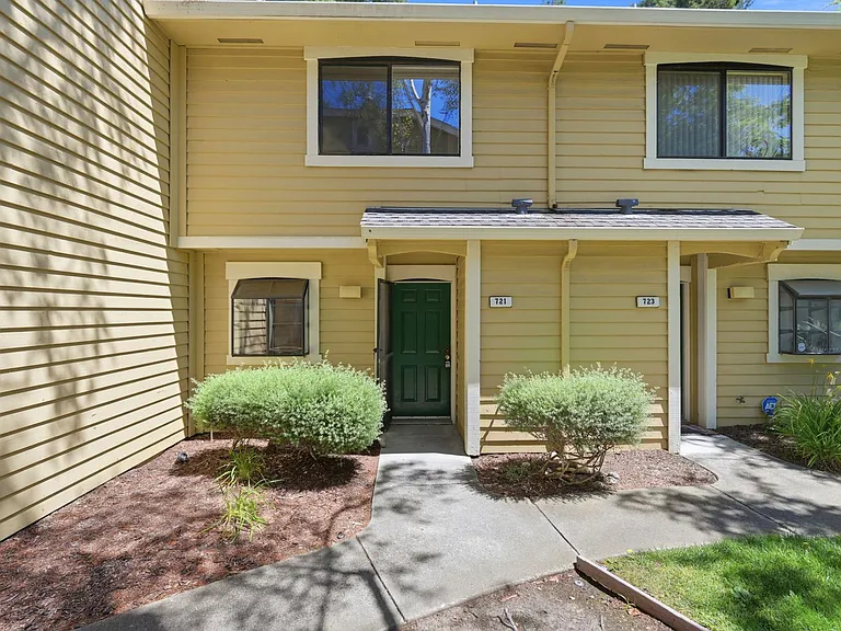721 Center Ave — Photo 31