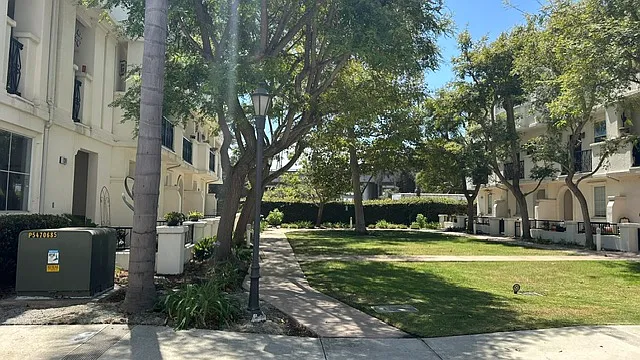130 Beach Side Ct — Photo 40