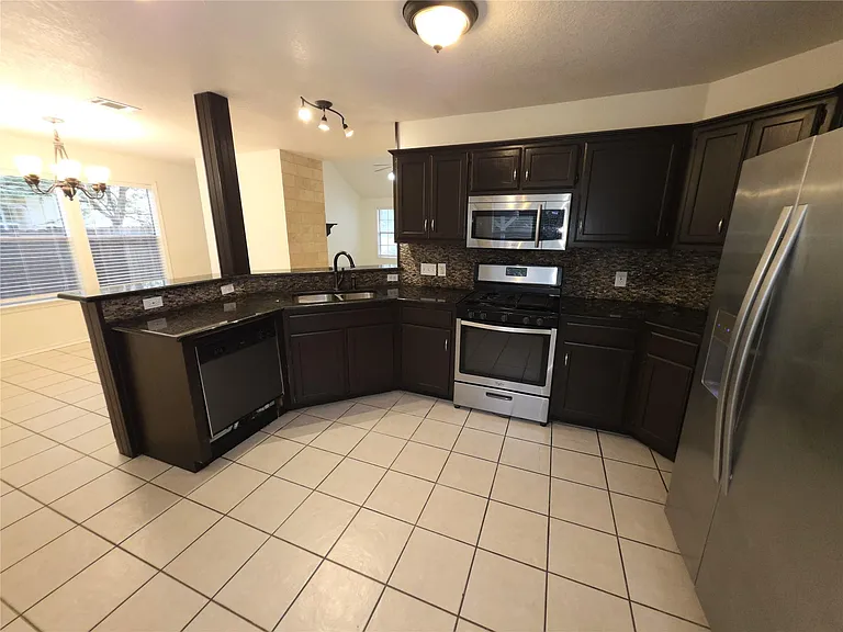 1600 Hollow Tree Blvd — Photo 6