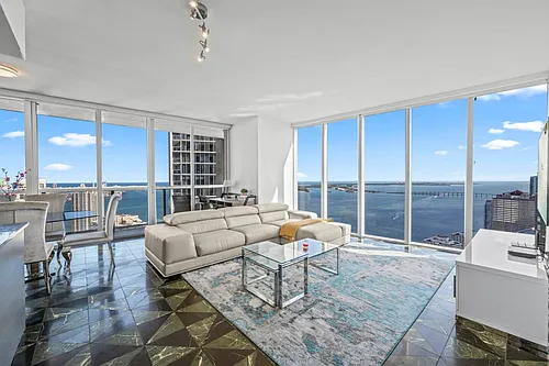 485 Brickell Ave Photo 1