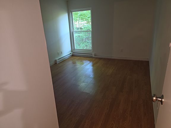 4th image of 295A Shore Dr #A