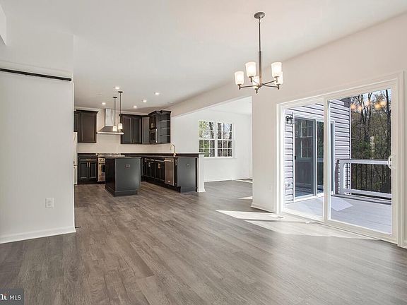 4th image of 6519 Suitland Rd